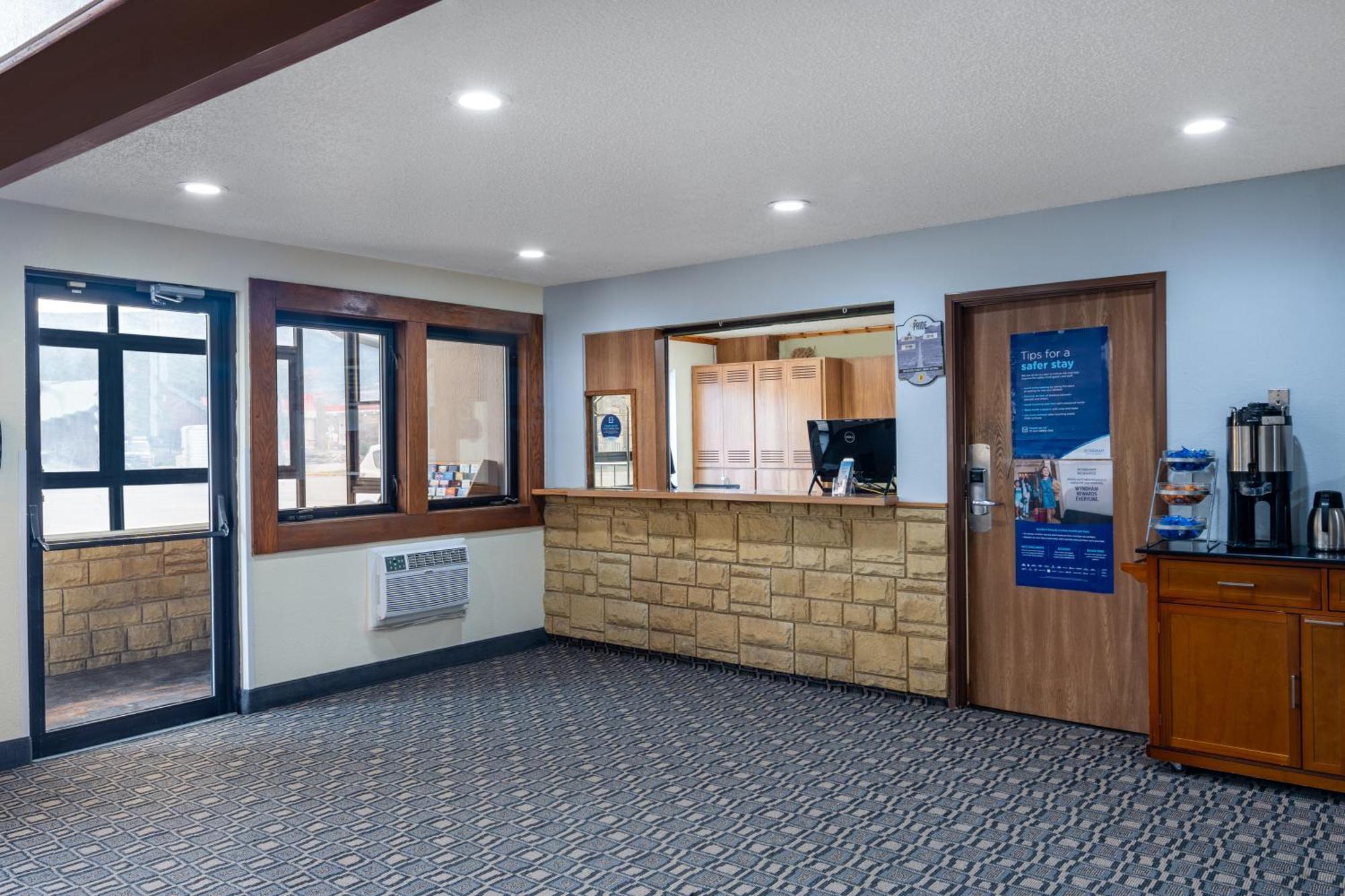 Super 8 By Wyndham Livingston Yellowstone Zewnętrze zdjęcie