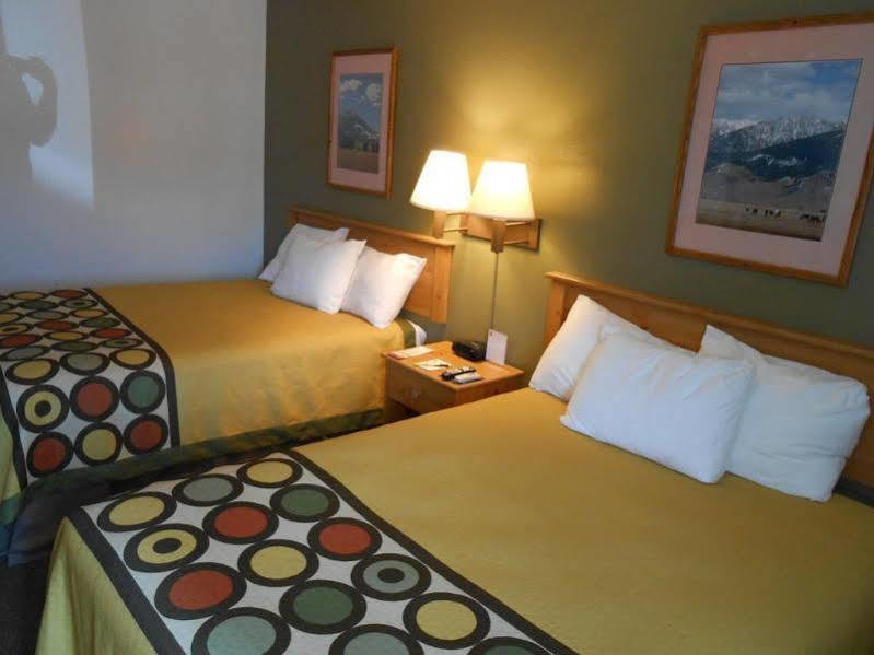 Super 8 By Wyndham Livingston Yellowstone Zewnętrze zdjęcie